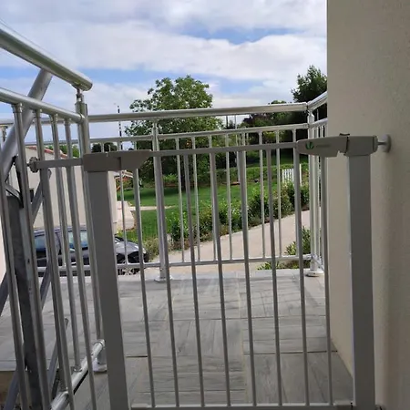 别墅 Lembarrat Vue Sur Coteaux Jardin Et Piscine Privee Couverte, Acces Pmr Facilite Calignac